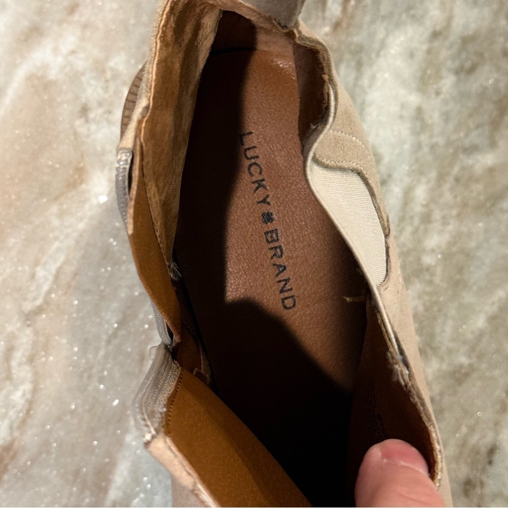 Women’s LUCKY BRAND Sumah suede chunky ankle boot- Dune. Size 8.5. - Picture 9 of 10
